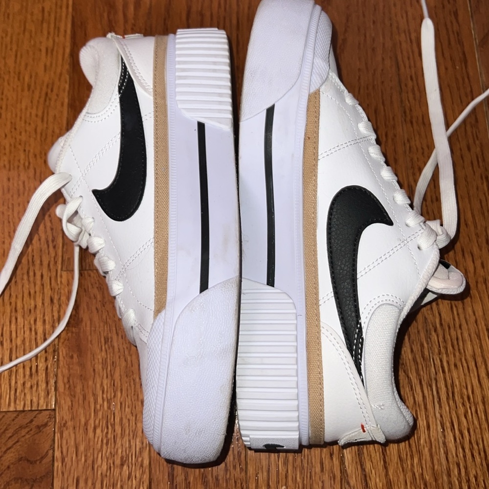 Nike Court Legacy Lift Sneakers